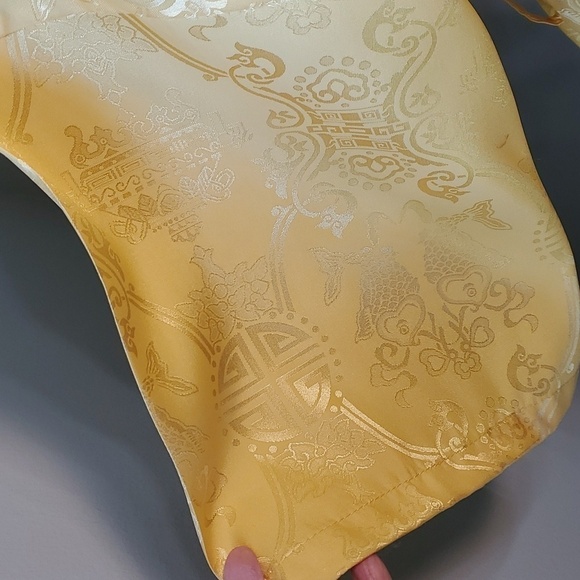 Kimono silky golden color robe. One size. With tie. Shorter sleeve. Asian style - Picture 3 of 8